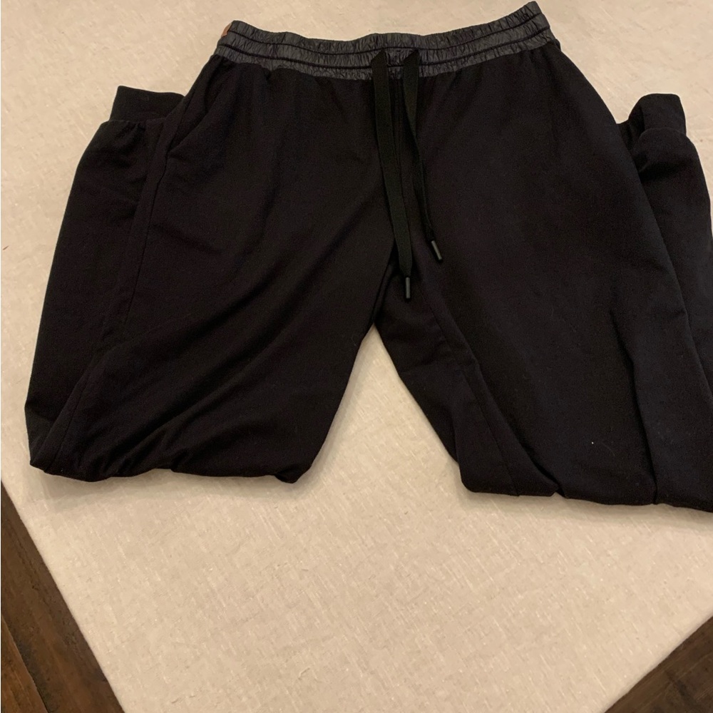 Lou & Grey “form” joggers